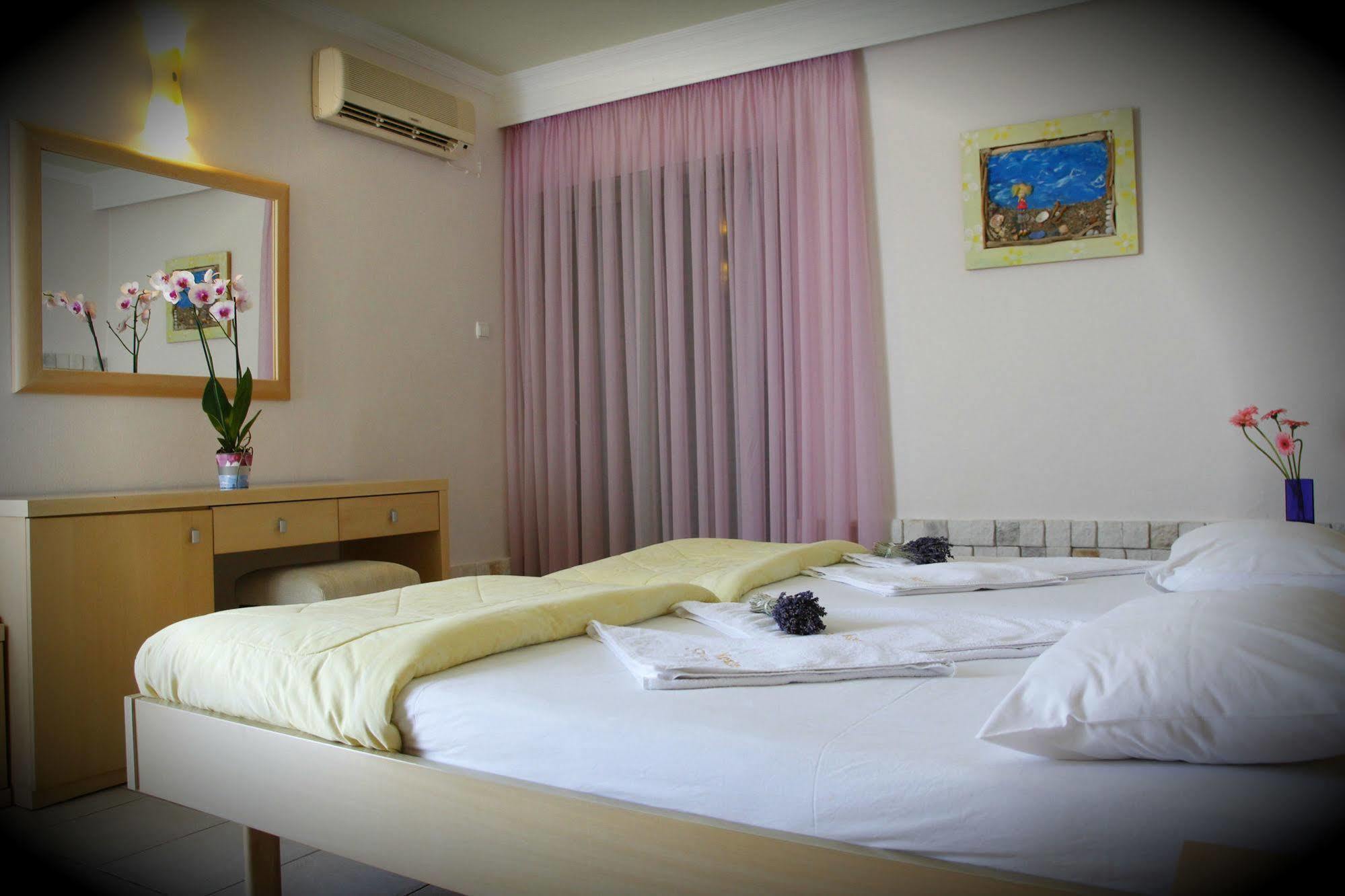 Hotel Kostis スキアトスタウン エクステリア 写真